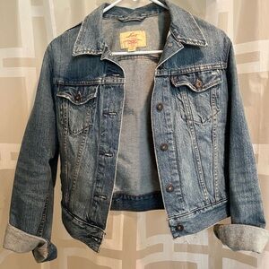 Levi’s women’s Jean jacket size medium